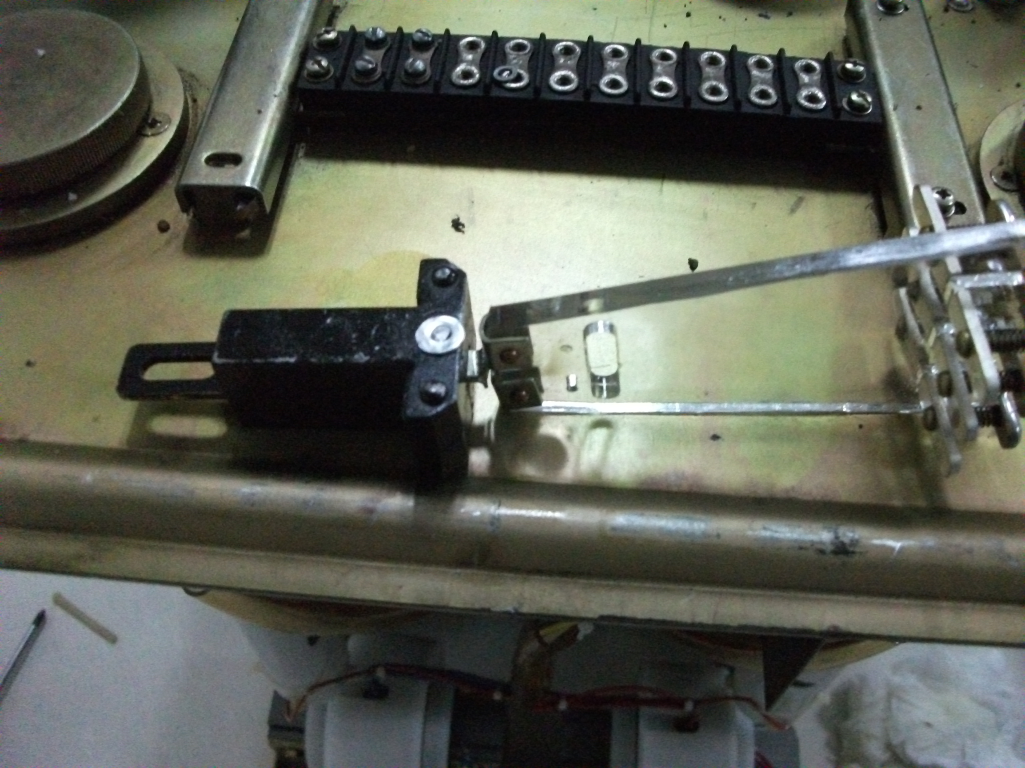 继续拆，晕，仔细看，断了